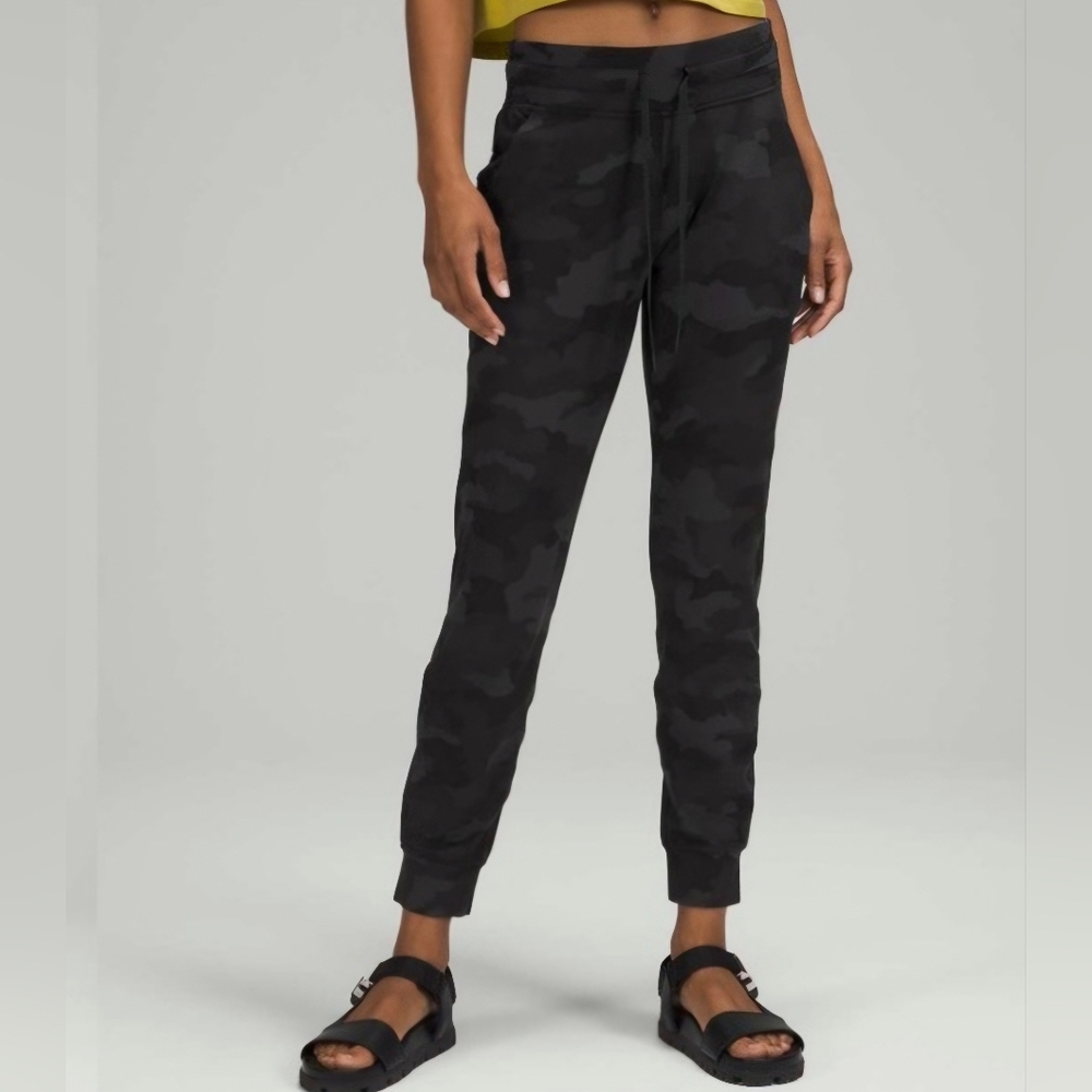 lululemon athletica Black Camo Jogger Pants Size 20